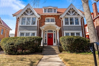 2615 N Summit Ave, Milwaukee, WI 53211