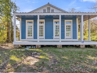 102 Covington St, Madisonville, LA 70447