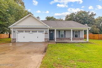 404 Duster Ln, Richlands, NC 28574