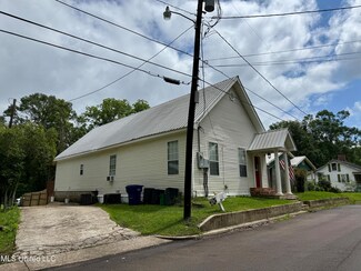 424 Water St, Woodville, MS 39669