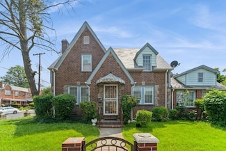 18902 114th Dr, Saint Albans, NY 11412