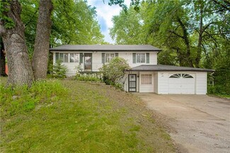 3002 Maplewood Dr, Excelsior Springs, MO 64024