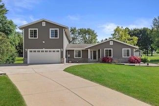S93W23205 River Oaks Dr, Big Bend, WI 53103