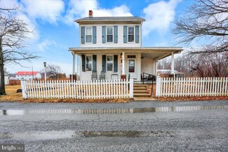 19 Walnut St, Shoemakersville, PA 19555