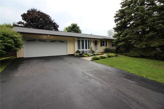17 Tallwood Dr, Hilton, NY 14468