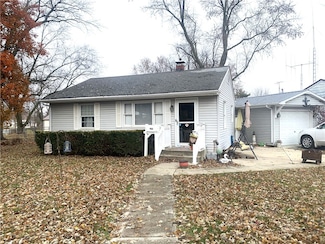 900 E 1st St, Pana, IL 62557