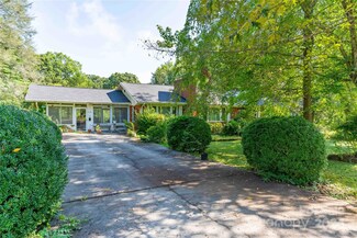 3156 Charlyne Dr, Hendersonville, NC 28792