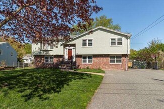 60 Converse Ln, Melrose, MA 02176
