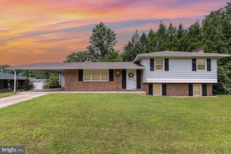 965 Center St, Millersburg, PA 17061
