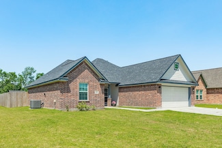 326 Yorktown Ave, Clute, TX 77531