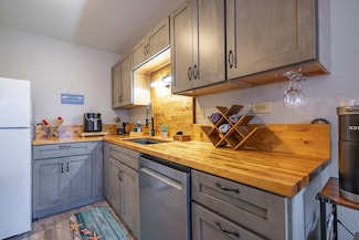 33 Hualalai St Unit 304, Hilo, HI 96720