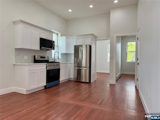 395 Jersey Ave, Fairview, NJ 07022