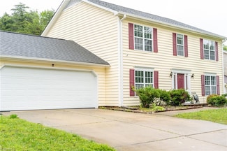 11 Manor Ridge Ct, Greensboro, NC 27407