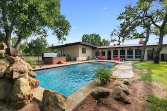48 Kneese Rd, Fredericksburg, TX 78624