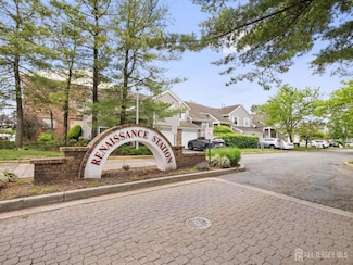30 Renaissance Ln, New Brunswick, NJ 08901