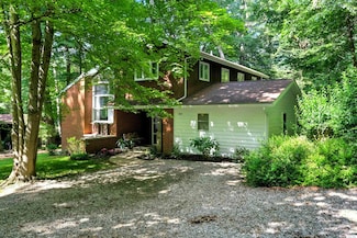302 E Woodside Dr, Gambier, OH 43022