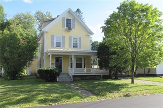 13 Dyer St, Skowhegan, ME 04976