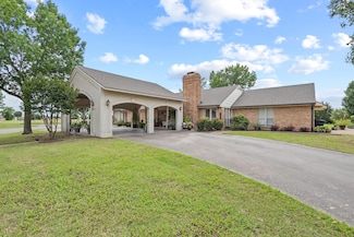 2017 S Village Dr, Bonham, TX 75418