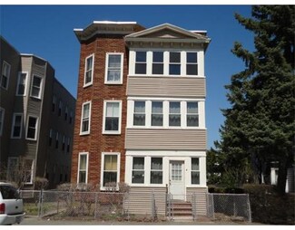 51 Waverly St, Worcester, MA 01604