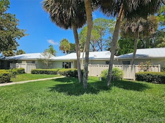 11493 W Bayshore Dr, Crystal River, FL 34429