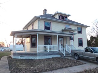 1009 Cedar St, Tipton, IA 52772