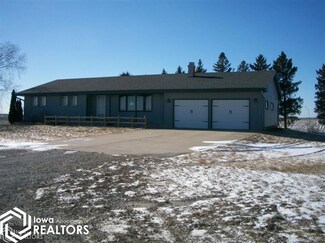 1865 E 76th St N, Kellogg, IA 50135