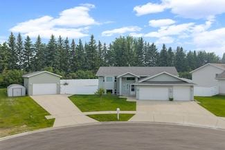 1705 Evergreen Ave SW, Minot, ND 58701