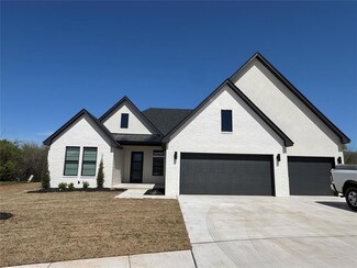 10720 Blue Creek Dr, Yukon, OK 73099