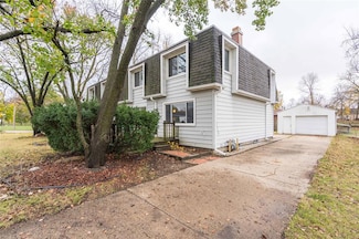 7200 & 7202 Forest Ct, Windsor Heights, IA 50324