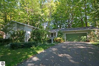 610 Bloomfield Rd, Traverse City, MI 49686