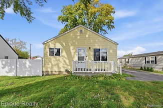 17621 Hanna St, Melvindale, MI 48122