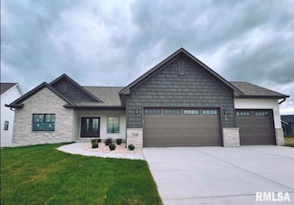 7123 Alvie Ln, Bettendorf, IA 52722