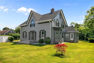 93 E Main Rd, Portsmouth, RI 02871