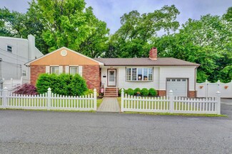 76 Central Ln, Secaucus, NJ 07094