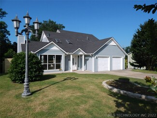 1226 Forest Ln, Catoosa, OK 74015