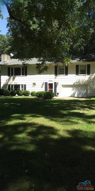 205 E Birch Dr, Windsor, MO 65360