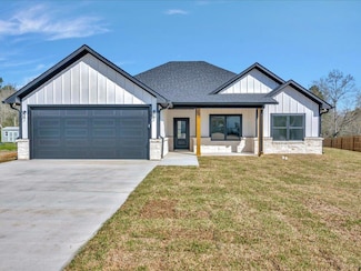 200 Shady Oaks Dr, Lufkin, TX 75904