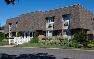 66 Philip Walk Unit Pw66, West Babylon, NY 11704