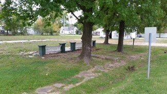 106 S Poplar St, Fair Play, MO 65649
