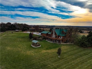 2352 Hazelnut Rd, Hiawatha, KS 66434