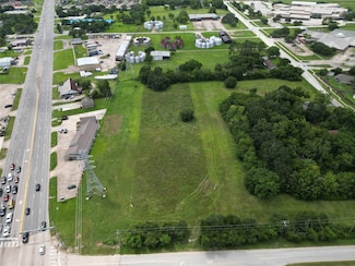 1225 Brazos St, Alvin, TX 77511