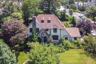 55 Exeter St, Forest Hills, NY 11375