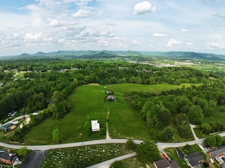 1600 Sand Hill Rd, Irvine, KY 40336