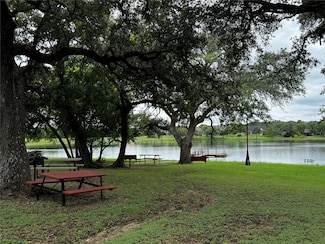 4044 High Point Dr, Whitney, TX 76692