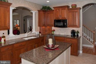 102 Bank Barn Ln, Lancaster, PA 17602