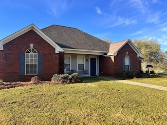 1040 Shady Lane Dr, McComb, MS 39648
