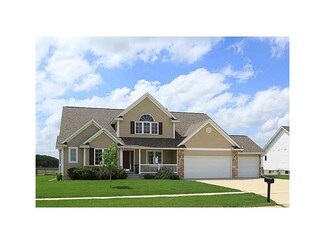429 White Pine St, Robins, IA 52328