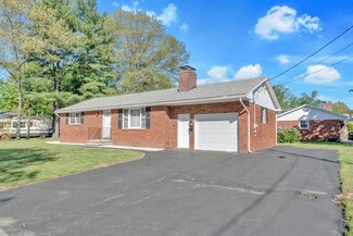 10 York St, Sanford, ME 04073