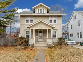 484 N Lake St, Aurora, IL 60506