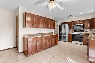 226 Ridgeview Dr, Columbia, IL 62236